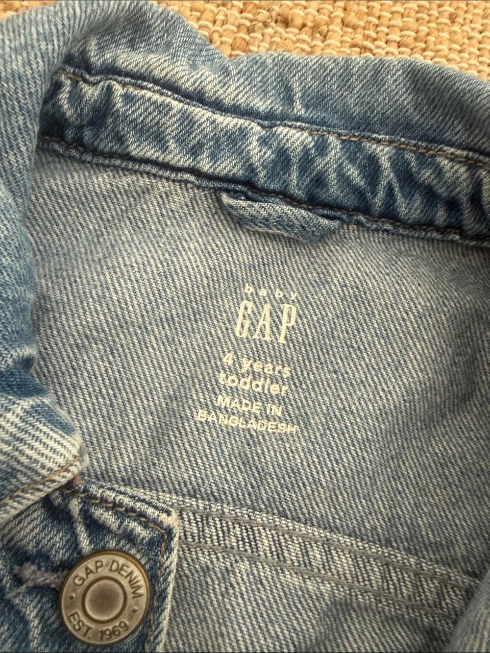 GAP Jean Jacket Medium / Light Wash 4T Toddler Denim